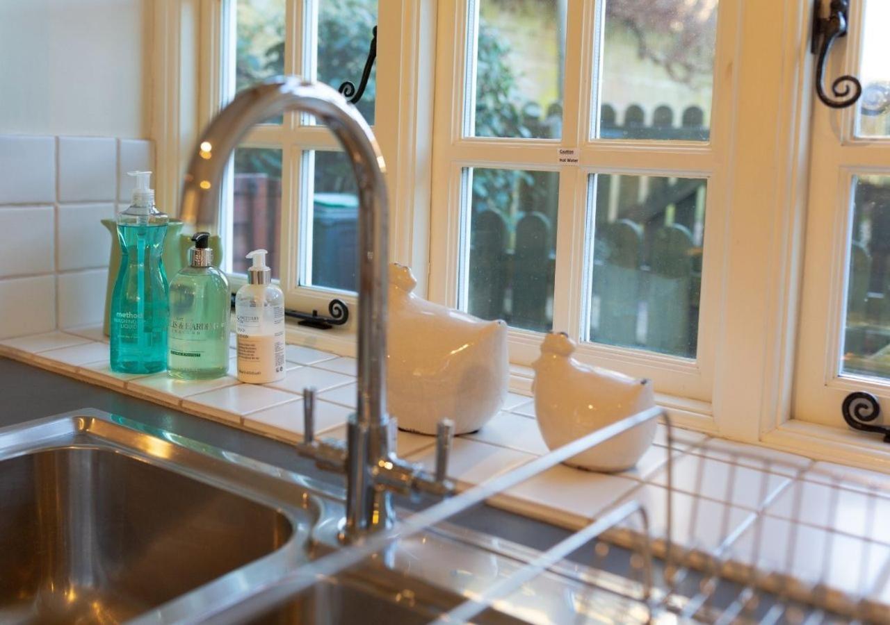 Jasmine Cottage - 2 Bedroom In Heart Of Bourton! Luaran gambar